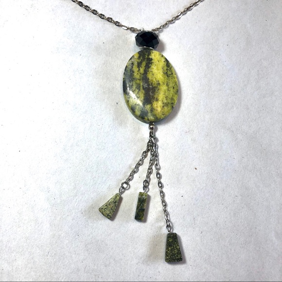 Green and black stone dangle necklace - Picture 2 of 4